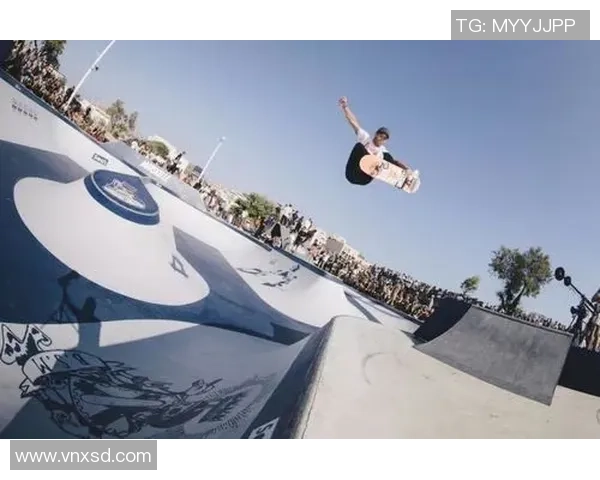 广州极限运动队在世界街舞大赛中的灵活性表现引发热议与赞赏 广州极限运动队在世界街舞大赛中的灵活性表现引发热议与赞赏